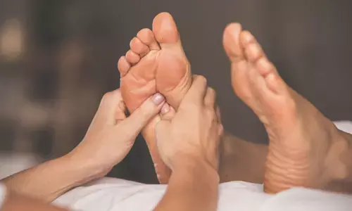 Massage: పాదాల్లోని ఈ ప్రాంతంలో మసాజ్ చేయండి.. ఈ నొప్పులకు చెక్