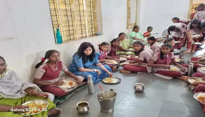 మెనూ ప్రకారమే విద్యార్థులకు భోజనం ఇవ్వాలి మెనూ ప్రకారమే విద్యార్థులకు భోజనం ఇవ్వాలి