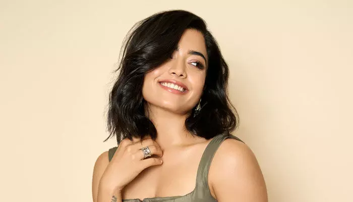 Rashmika Mandanna: ఇది చాలా సూపర్ స్పెషల్ డే.. షాకింగ్ పోస్ట్ పెట్టిన రష్మిక మందన్న (వీడియో) Rashmika Mandanna: ఇది చాలా సూపర్ స్పెషల్ డే.. షాకింగ్ పోస్ట్ పెట్టిన రష్మిక మందన్న (వీడియో)