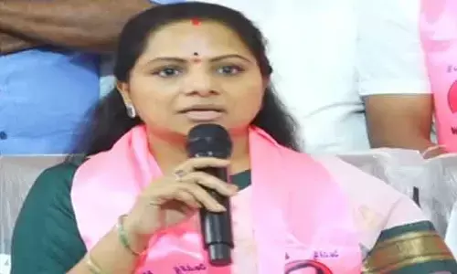Kavitha : ప్రజల దృష్టిని మళ్లించేందుకే కాంగ్రెస్, బీజేపీ నాటకాలు : కవిత