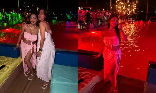Suprita:  రెడ్‌ స్విమ్మింగ్‌ పూల్‌.. డార్క్ లైటింగ్‌.. తల్లితో కలిసి సుప్రిత హాట్‌ హాట్‌ ఫోజులు