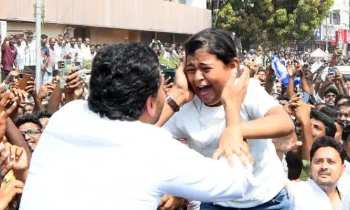 video viral: ఒక ముద్దు.. ఏడు జన్మల ఆప్యాయత.. చిన్నారి కలను జగన్ నిజం చేసిన ఆ క్షణం..ఈ వీడియో చూస్తే ఏదో తెలియని ఫీలింగ్