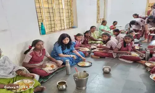 మెనూ ప్రకారమే విద్యార్థులకు భోజనం ఇవ్వాలి