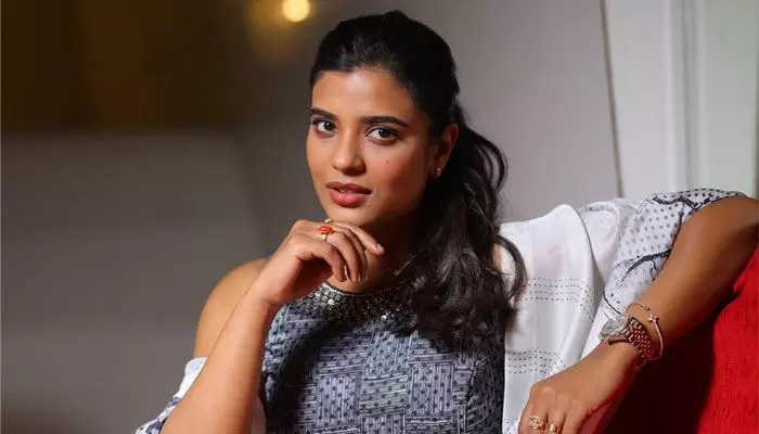 Aishwarya Rajesh: ఐశ్వర్య రాజేశ్ను ఇలా చూస్తే ముసలోడికైనా చెమటలు పట్టాల్సిందే.. ఏం అందం తల్లి నీది! Aishwarya Rajesh: ఐశ్వర్య రాజేశ్ను ఇలా చూస్తే ముసలోడికైనా చెమటలు పట్టాల్సిందే.. ఏం అందం తల్లి నీది!