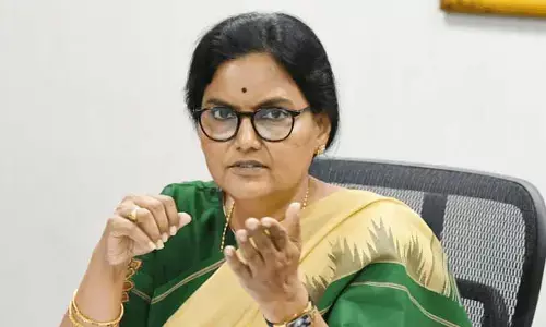 ఒక్కో ఉద్యోగిని ఒక్కోలా ట్రీట్ చేయడమేంటి?.. సీఎస్‌పై సచివాలయ ఉద్యోగులు ఆగ్రహం