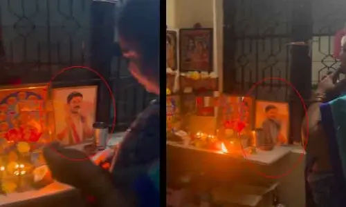 Kumari Aunty : దేవుడి గదిలో సీఎం రేవంత్ రెడ్డి ఫోటోకు కుమారి ఆంటీ పూజలు