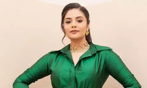 Sreemukhi: రోజుకొక స్టైల్‌లో దుమ్మురేపుతున్న శ్రీముఖీ.. బ్లూ కలర్‌ డ్రెస్‌లో అలా క్యూట్‌ క్యూట్‌ ఫోజులు