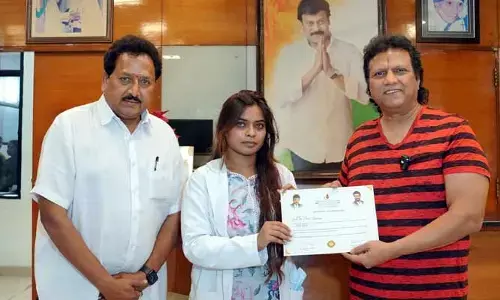 Chiranjeevi Blood Bank: చిరంజీవి బ్లడ్ బ్యాంక్‌లో రక్తదానం చేసిన ప్రముఖ సంగీత దర్శకుడు.. వీడియో వైరల్
