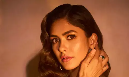 Mrunal Thakur :వారితో అక్కడ ఎంజాయ్ చేస్తున్న సీతారామం బ్యూటీ.. ఫస్ట్ టైం అంటూ ఇంట్రెస్టింగ్ క్యాప్షన్