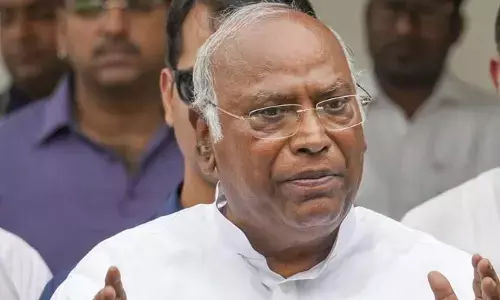 Karge: ఈసీ నిర్ణయాలతో బీజేపీకి మేలు.. కాంగ్రెస్ చీఫ్ ఖర్గే ఆరోపణ