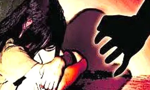 అడవిలోకి వెళ్లిన ప్రేమజంటకు చేదు అనుభవం