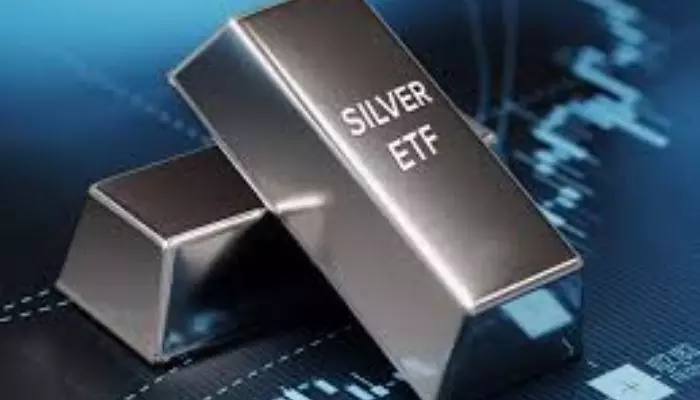 Silver ETF: దూసుకుపోతున్న వెండి.. పెట్టుబడులకు ఉన్న ఆప్షన్స్ ఏంటి? Silver ETF: దూసుకుపోతున్న వెండి.. పెట్టుబడులకు ఉన్న ఆప్షన్స్ ఏంటి?
