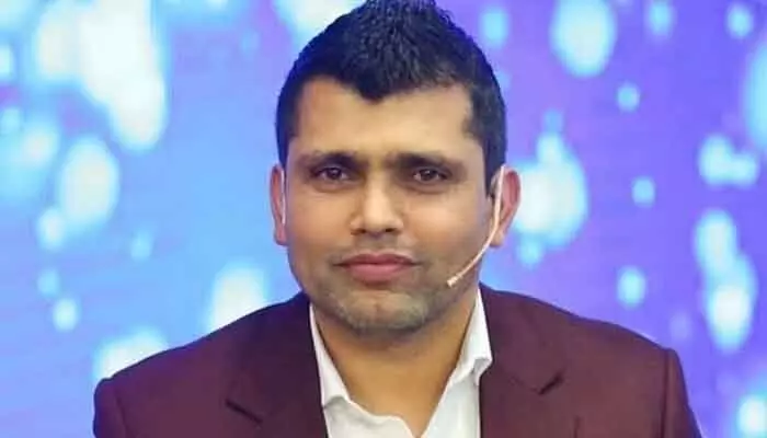 Kamran Akmal: వెళ్లి జింబాబ్వేతో సిరీస్ ఆడుకోండి.. పాక్పై కమ్రాన్ అక్మల్ సెటైర్లు Kamran Akmal: వెళ్లి జింబాబ్వేతో సిరీస్ ఆడుకోండి.. పాక్పై కమ్రాన్ అక్మల్ సెటైర్లు