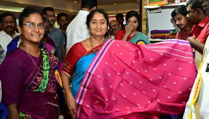 తమిళనాడులో.. ఏపీ చేనేత వస్త్రాలు తమిళనాడులో.. ఏపీ చేనేత వస్త్రాలు