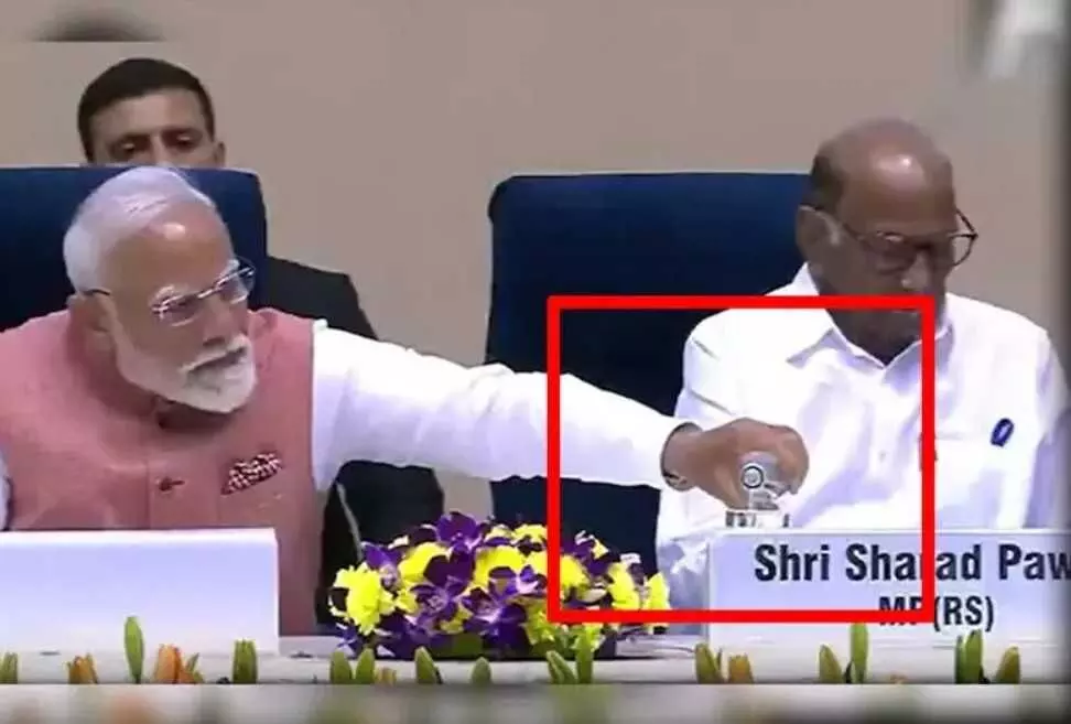 కుర్చీలో కూర్చోబెట్టి.. నీళ్లు అందించి.. కుర్చీలో కూర్చోబెట్టి.. నీళ్లు అందించి..