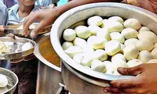 కోడిగుడ్లు తిన్న విద్యార్థులకు అస్వస్థత.. ఇప్పుడెలా ఉందంటే