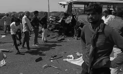 Road Accident: ఘోర రోడ్డు ప్రమాదం.. స్పాట్‌లోనే ఏడుగురు దుర్మరణం