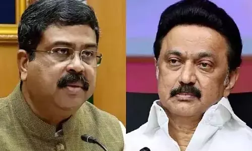 విద్యాను రాజకీయం చేస్తున్నారు