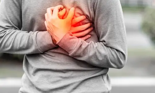 Heart Attack: ఎవరికైనా గుండె నొప్పి వ‌చ్చినప్పుడు10 సెకండ్ల లోపు ఇలా చేస్తే .. బతికే అవకాశాలు ఎక్కువ..!