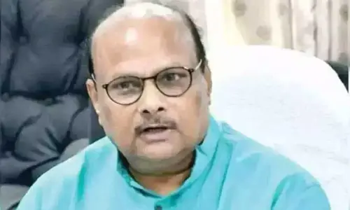 బెంగళూరులో జగన్ ఆస్తులు: యనమల సంచలన ఆరోపణలు