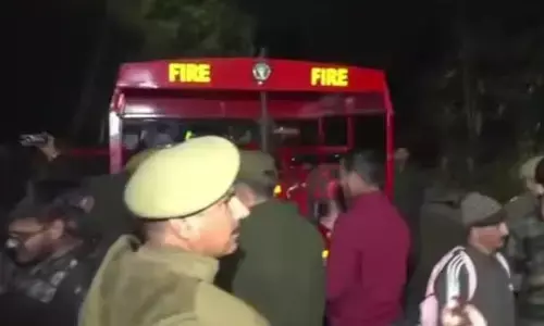 Bus accident: జమ్మూ కశ్మీర్‌లో లోయలో పడిన బస్సు.. 17 మందికి తీవ్ర గాయాలు