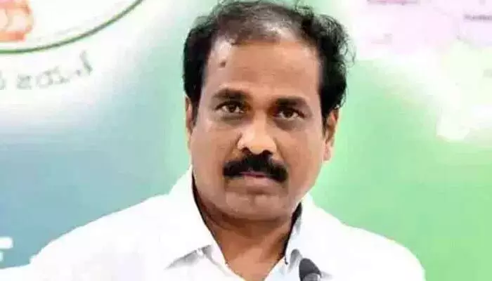 ‘వైఎస్ జగన్కు ఉన్న క్రేజ్ హీరోలకు కూడా లేదు’.. వైసీపీ నేత సంచలన వ్యాఖ్యలు ‘వైఎస్ జగన్కు ఉన్న క్రేజ్ హీరోలకు కూడా లేదు’.. వైసీపీ నేత సంచలన వ్యాఖ్యలు