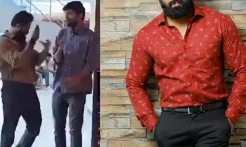 మొహం మీద దాన్ని పెట్టిన అభిమాని.. పిచ్చ కోపంతో అలా చేసిన స్టార్ హీరో.. నెటిజన్ల రియాక్షన్ ఇదే(వీడియో)