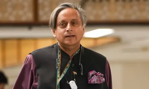 Shashi Tharoor: నేను కాంగ్రెస్ కోసమే ఉన్నా