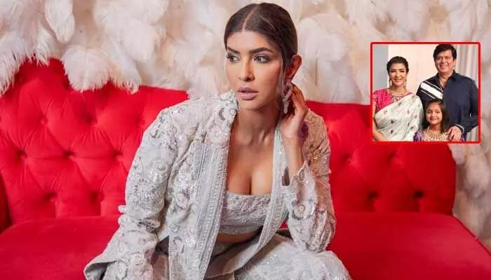 ఎట్టకేలకు భర్తకు దూరంగా ఉండటంపై స్పందించిన మంచు లక్ష్మి.. జనాలు ఏమనుకుంటారో అని ఆలోచించనంటూ షాకింగ్ కామెంట్స్ ఎట్టకేలకు భర్తకు దూరంగా ఉండటంపై స్పందించిన మంచు లక్ష్మి.. జనాలు ఏమనుకుంటారో అని ఆలోచించనంటూ షాకింగ్ కామెంట్స్