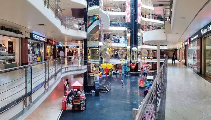Shopping Malls: షాపింగ్ మాల్స్ కి కిటికీలు ఎందుకు ఉండవో తెలుసా? Shopping Malls: షాపింగ్ మాల్స్ కి కిటికీలు ఎందుకు ఉండవో తెలుసా?