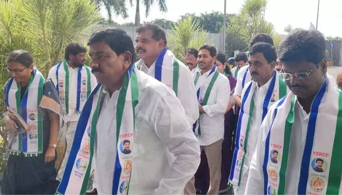 YCP: ప్రజల్లోకి వెళ్ళి పోరాటం చేస్తాం : బొత్స YCP: ప్రజల్లోకి వెళ్ళి పోరాటం చేస్తాం : బొత్స