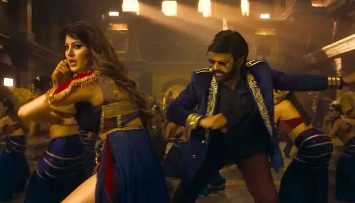 Tollywood: టాలీవుడ్లో బూతు పాటలు రాజ్యమేలుతున్నాయా? దబిడి దిబిడే సాంగ్పై నేషనల్మీడియాలో రచ్చ! Tollywood: టాలీవుడ్లో బూతు పాటలు రాజ్యమేలుతున్నాయా? దబిడి దిబిడే సాంగ్పై నేషనల్మీడియాలో రచ్చ!