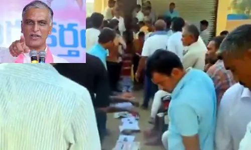 Harish Rao : రైతులు రోడ్ల మీద.. ప్రభుత్వం మొద్దు నిద్రలో : హరీష్ రావు