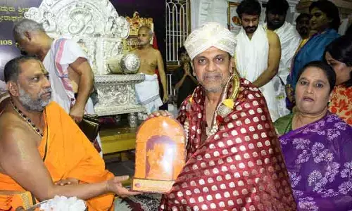 శ్రీమఠంలో సినీ హీరో శివరాజ్ కుమార్ సందడి