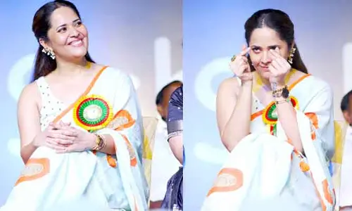 ‘మీ వేగం కంటే మీ దిశ చాలా ముఖ్యం’.. అంటూ చీరకట్టులో మైమరిపిస్తోన్న హాట్ యాంకర్