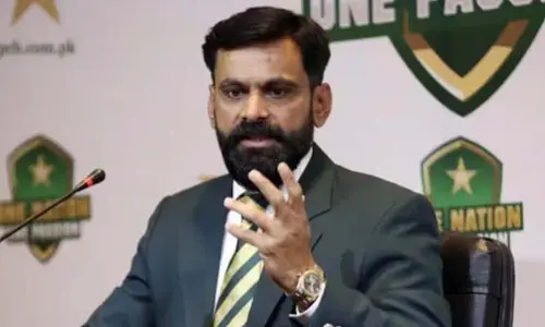 కింగ్ అంటే అతను.. బాబర్ అద్దంలో చూసుకోవాలి : పాక్ మాజీ కెప్టెన్ సంచలన వ్యాఖ్యలు