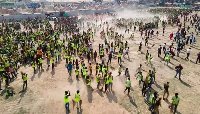 Kumbh Mela: కుంభమేళా పారిశుద్ధ్య కార్మికులకు గిన్నిస్ రికార్డు.. ఎందుకంటే? Kumbh Mela: కుంభమేళా పారిశుద్ధ్య కార్మికులకు గిన్నిస్ రికార్డు.. ఎందుకంటే?
