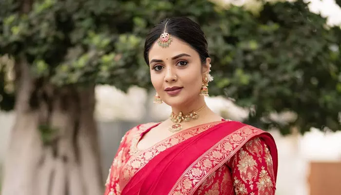 Sreemukhi: తెలుగింటి ఆడపిల్ల అంటే శ్రీముఖి లాగే ఉండాలి... కావాలంటే ఈ ఫొటోలు చూడండి! Sreemukhi: తెలుగింటి ఆడపిల్ల అంటే శ్రీముఖి లాగే ఉండాలి... కావాలంటే ఈ ఫొటోలు చూడండి!