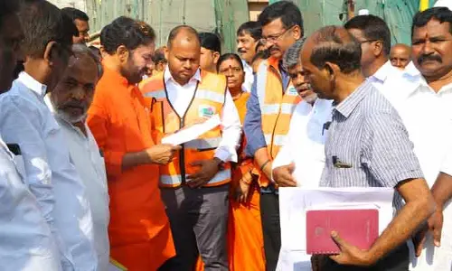 రాష్ట్ర ప్రభుత్వం వల్లే పనులు ఆలస్యం.. కేంద్రమంత్రి సంచలన వ్యాఖ్యలు
