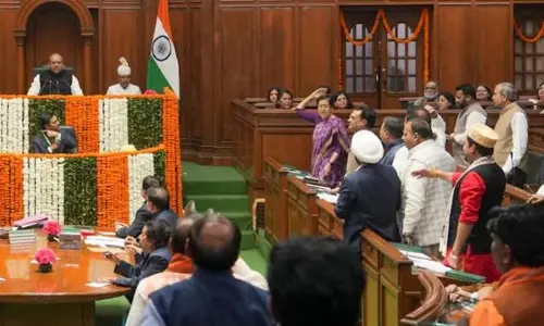 Atishi: ఢిల్లీ అసెంబ్లీలో కాగ్ నివేదిక.. రసాభాసగా మారిన సభ