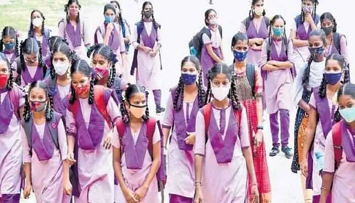 CM Chandrababu: బడులు తెరవగానే వారికి రూ.15 వేలు.. : సీఎం చంద్రబాబు ప్రకటన
