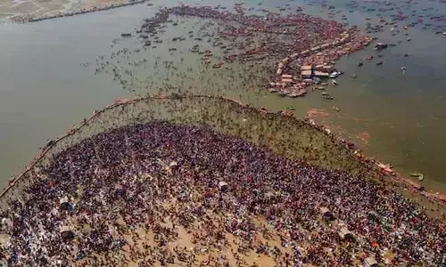 Mahakumbamela: రేపటితో ముగియనున్న మహా కుంభమేళా.. ఆ ప్రాంతంలోకి వాహనాలు నిషేధం !