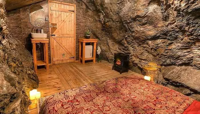 Underground Hotel: ప్రపంచంలోనే అత్యంత లోతైన భూగర్భ హోటల్ ఇదే .. ఎక్కడ ఉందంటే ? (వీడియో ) Underground Hotel: ప్రపంచంలోనే అత్యంత లోతైన భూగర్భ హోటల్ ఇదే .. ఎక్కడ ఉందంటే ? (వీడియో )