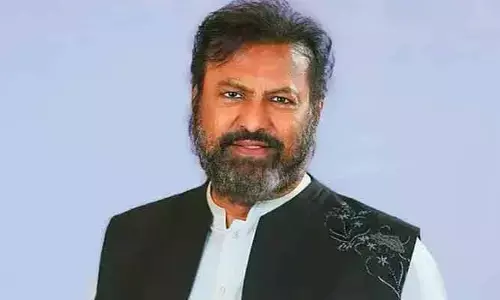 శ్రీకాళహస్తీశ్వరుడిని దర్శించుకున్న కన్నప్ప టీమ్.. మోహన్ బాబు ఏం మాట్లాడారంటే..!
