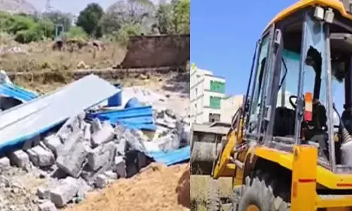Ap: రెచ్చిపోయిన కబ్జాదారులు.. రెవెన్యూ సిబ్బందిపై కొడవళ్లతో దాడి