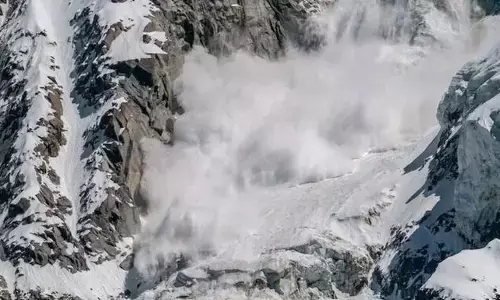 Uttarakhand : ఉత్తరాఖండ్ లో విరిగిపడ్డ కొండచరియలు.. శిథిలాల కింద 47 మంది కార్మికులు