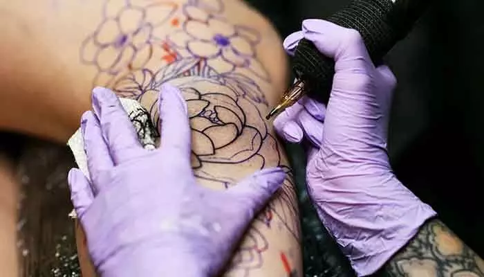 Tattoo: టాటూలు వేయించుకోవాలి అనుకుంటున్నారా? కర్ణాటక ప్రభుత్వం వార్నింగ్! Tattoo: టాటూలు వేయించుకోవాలి అనుకుంటున్నారా? కర్ణాటక ప్రభుత్వం వార్నింగ్!