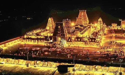 యాదగిరిగుట్టలో పెరిగిన భక్తుల రద్దీ