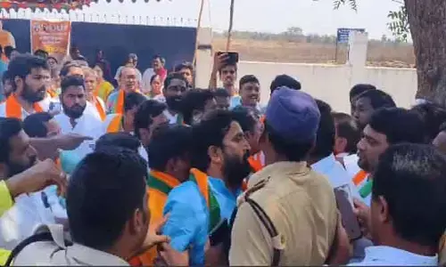 Mamunur Airport : మామునూర్ ఎయిర్ పోర్టు వద్ధ కాంగ్రెస్ వర్సెస్ బీజేపీ!