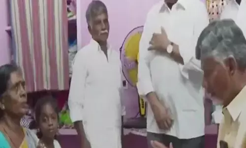పెన్షన్ పంపిణీ కార్యక్రమంలో సీఎం చంద్రబాబు.. మహిళ కుటుంబానికి భరోసా!
